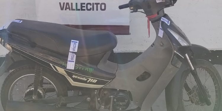 Caucete: la Unidad Rural recuperó una moto robada y detuvo a los ocupantes
