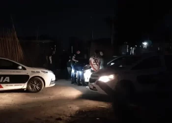 Ruta 20: Un motociclista terminó internado tras caer en un pozo