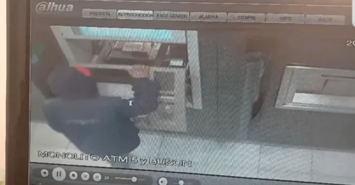 Lograron abrir un cajero automático pero no tenía efectivo