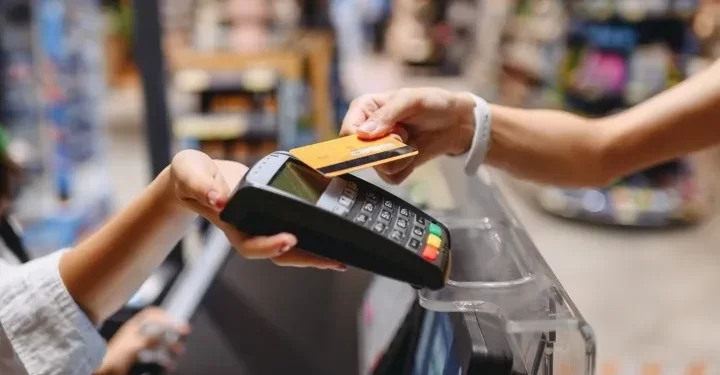 Cada vez más los argentinos no pueden pagar la tarjeta de crédito