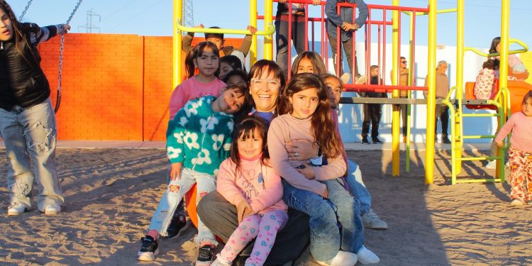 Daniela Rodríguez inauguró una nueva plaza con juegos, forestación y luminarias