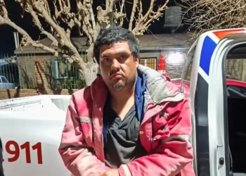 Intentó robar una carretilla, tropezó al huir y terminó detenido