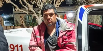 Intentó robar una carretilla, tropezó al huir y terminó detenido