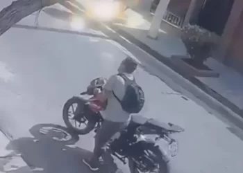 Vecinos detuvieron a un hombre que intentó robar una moto