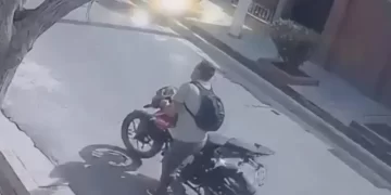 Vecinos detuvieron a un hombre que intentó robar una moto