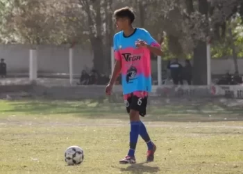 Joven futbolista de Tamberías lucha por su salud tras un duro golpe en un partido
