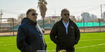 Jalife recorrió las obras de la cancha de césped sintético en Casuarinas