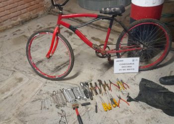 Escapó entre los campos y dejó una mochila llena de herramientas en San Juan