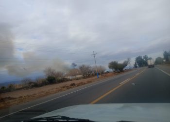 Gigantesca columna de humo sorprendió a automovilistas en Caucete
