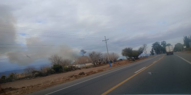 Gigantesca columna de humo sorprendió a automovilistas en Caucete