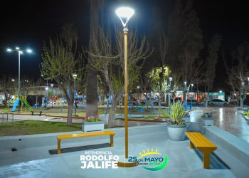 Vecinos de 25 de Mayo celebraron la renovación de la plaza y luminarias