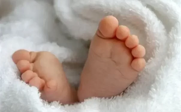 Policía le salvó la vida a un bebé de un año