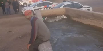 Horror en Santa Lucía: abuelo encontró sin vida a una bebé de un año en un canal
