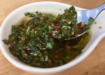 La receta más buscada del famoso “chimichurri” argentino para los asados