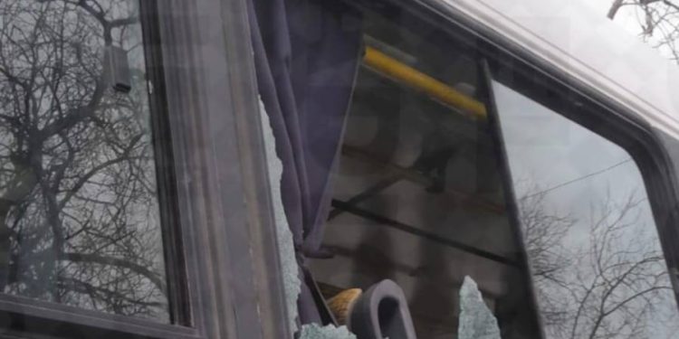 Apedrearon un colectivo en Caucete y hubo pánico entre los pasajeros