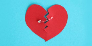 Los signos que no logran superar su primer amor