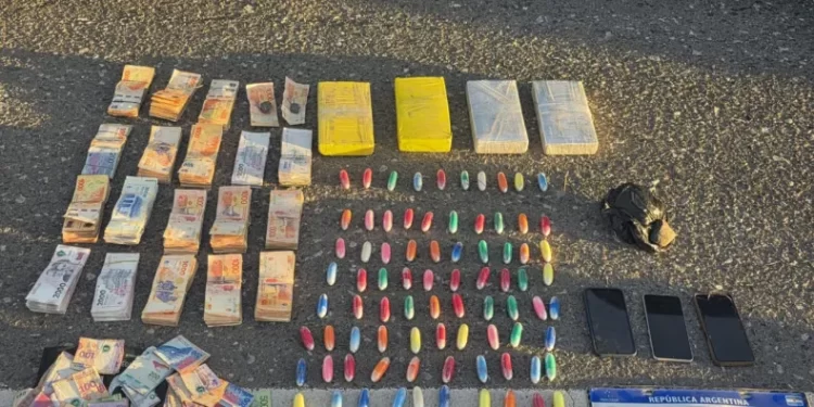 Detienen en Caucete a una pareja de narcos con cocaína y un millón de pesos