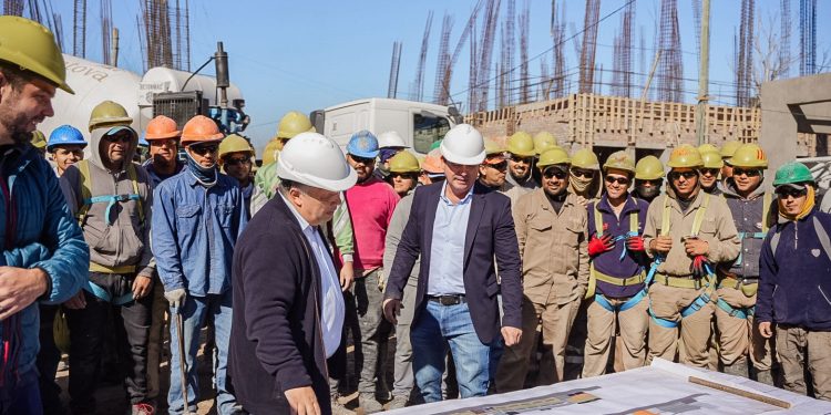 El gobernador Marcelo Orrego recorrió la obra del nuevo edificio de la EPET Nº 4