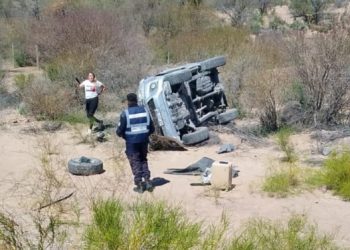 Ruta 20: perdió el control de la Hilux y terminó volcando violentamente