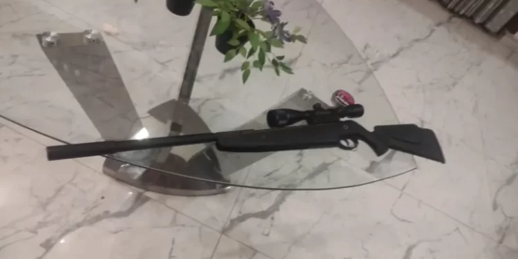 Un hombre detenido tras amenazar a un adolescente con un arma de fuego