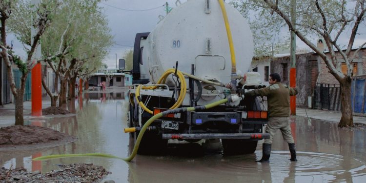 Chimbas asistió a más de 500 familias tras el fuerte temporal