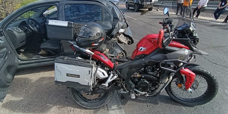 Choque en cadena en Circunvalación dejó un motociclista hospitalizado