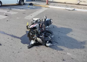 Fatal siniestro en Chimbas: un motociclista murió tras chocar con un auto