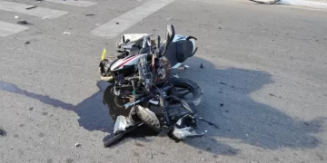 Fatal siniestro en Chimbas: un motociclista murió tras chocar con un auto