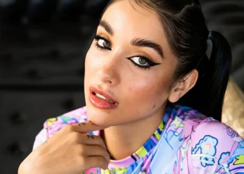 María Becerra se robó las miradas en el desfile de Carolina Herrera en Madrid