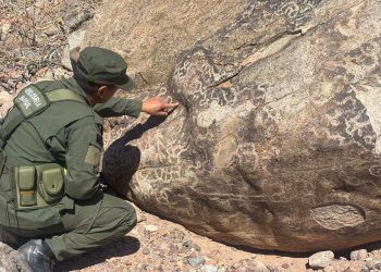 Patrullaban Calingasta y descubrieron piezas arqueológicas ocultas