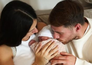 Alexis Mac Allister y Ailén Cova presentaron a su hija recién nacida: las teorías sobre el origen de su nombre