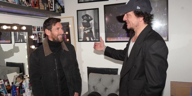 La visita de Lionel Messi a Nico Vázquez en fotos: el encuentro en camarines y la historia de una amistad