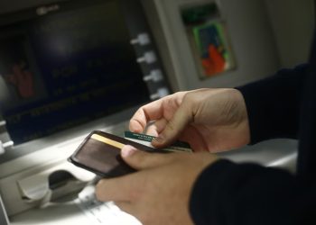 Maestra jardinera fue acusada de estafar a sus compañeras de trabajo para viajar a Europa