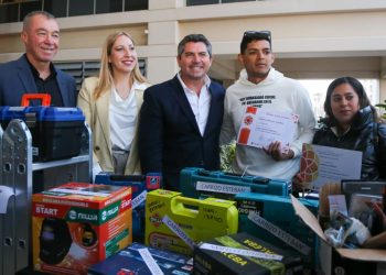 Orrego encabezó la entrega de certificados y herramientas del programa Aprender, Trabajar y Producir