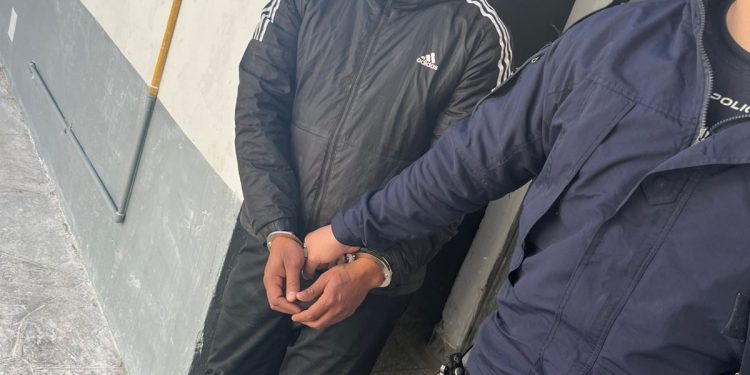 Detuvieron a un hombre por acosar a su expareja y resistirse a la Policía