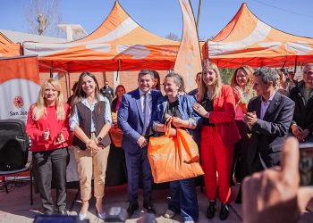 Orrego recorrió un nuevo operativo San Juan Cerca en Pocito