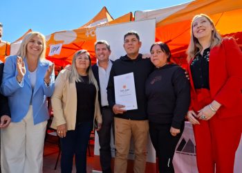 El gobernador Orrego inauguró un CDI y recorrió el operativo San Juan Cerca