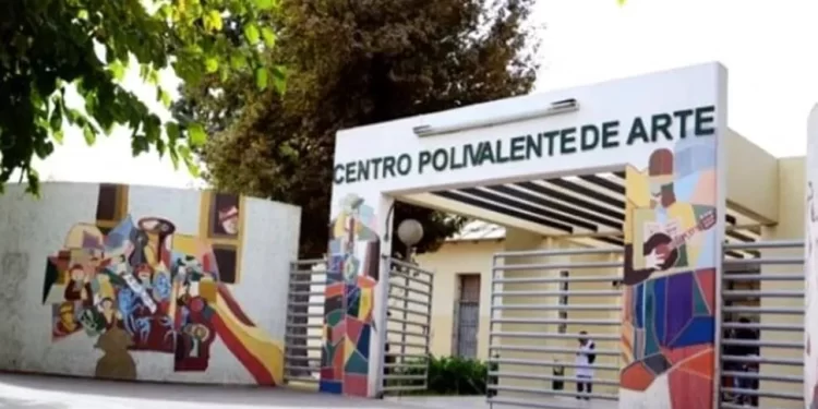 Denuncian a un profesor de la Polivalente de Arte por un grave episodio con una alumna