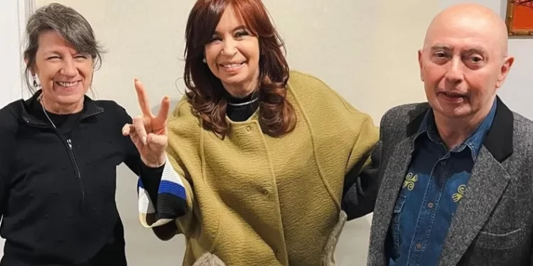 El Indio Solari visitó a Cristina Kirchner en su casa en Constitución