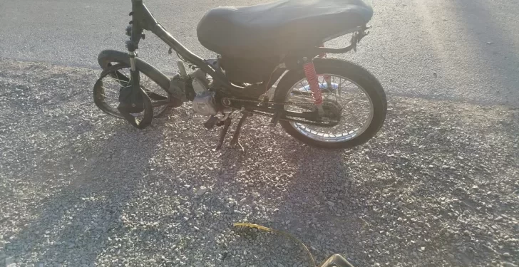 Un motociclista de 19 años resultó herido tras chocar contra un auto