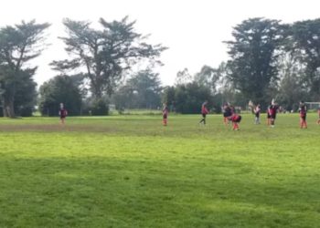 Lo expulsaron de un partido, se enfureció y apuñaló en la cola a otro jugador