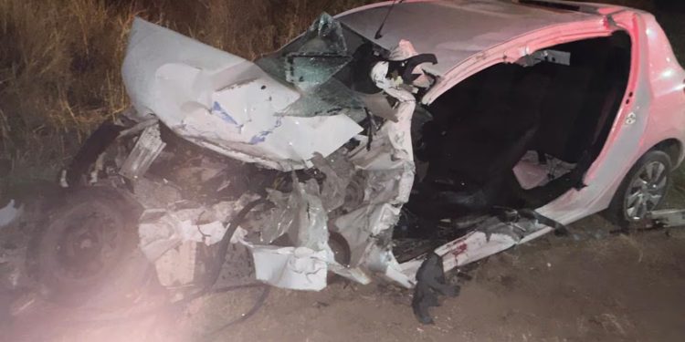 Un hombre murió tras estrellar su auto contra un camión