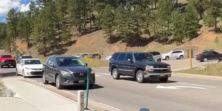 Tiene 16 años fue armado a la escuela, le disparó a dos compañeros y se quitó la vida