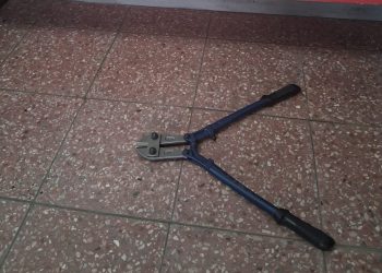 Encuentran en Caucete a un menor con una tijera cortahierro cerca de un kiosco