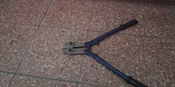 Encuentran en Caucete a un menor con una tijera cortahierro cerca de un kiosco