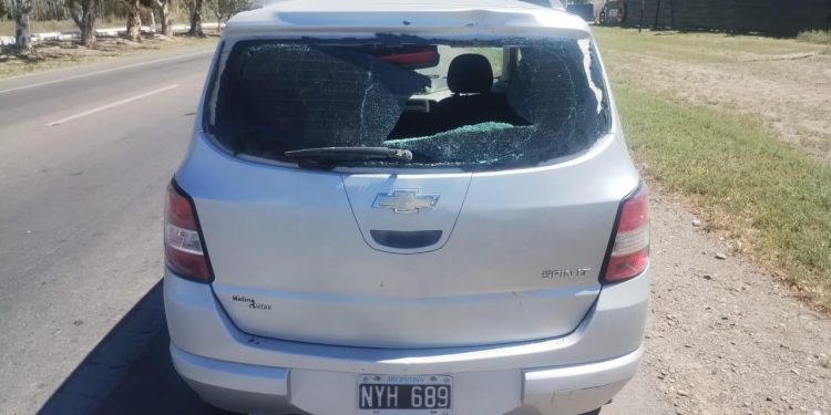 Ruta 20: un ciclista sufrió fuertes golpes tras chocar contra un vehículo estacionado