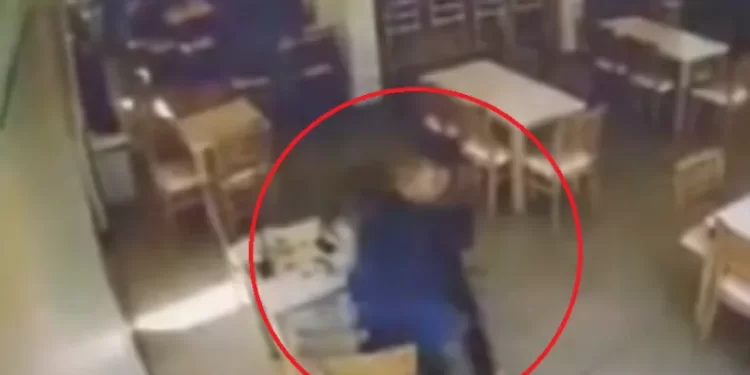 Un exdirigente de Desamparados sacó un arma en una heladería