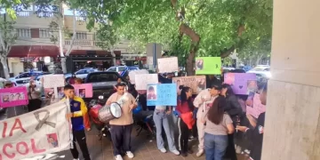 Familiares de Nicole Bajinai reclamaron justicia frente a Tribunales
