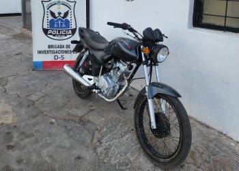 La policía recuperó la moto robada a una trabajadora caucetera en tiempo récord