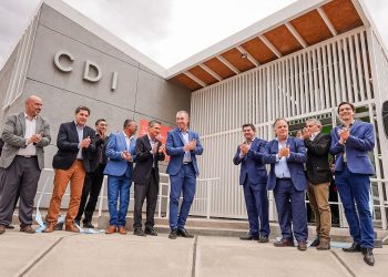 Marcelo Orrego inauguró obras y entregó computadoras en Valle Fértil